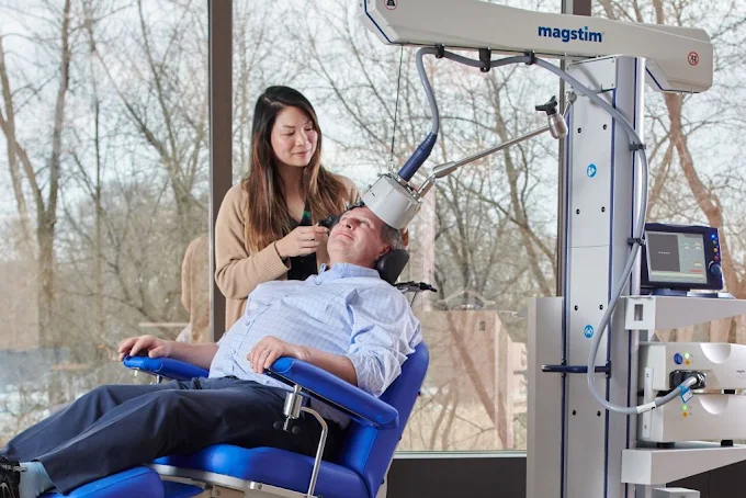 A clinician with a patient during a treatment session at our Phoenix practice